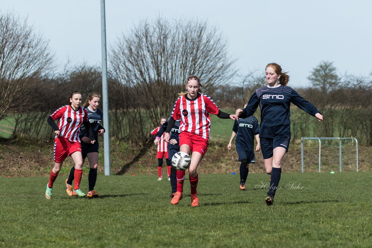 Bild 87 - C-Juniorinnen TSV Zarpen - TuS Tensfeld : Ergebnis: 2:1